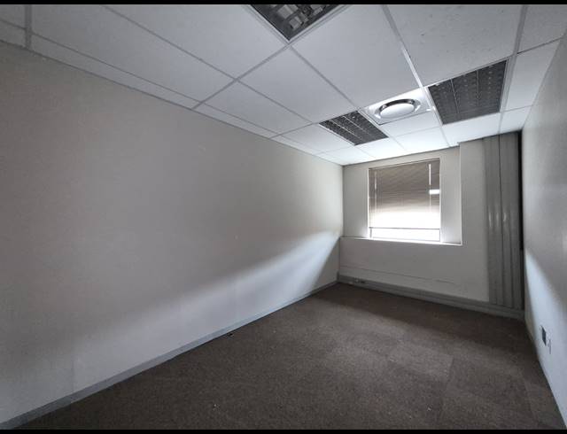 859M² OFFICE TO LET IN SUNNINGHILL